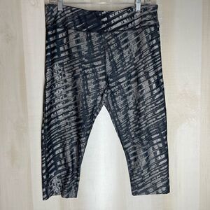Under Armour black and‎ grey capri length compression leggings, size XL